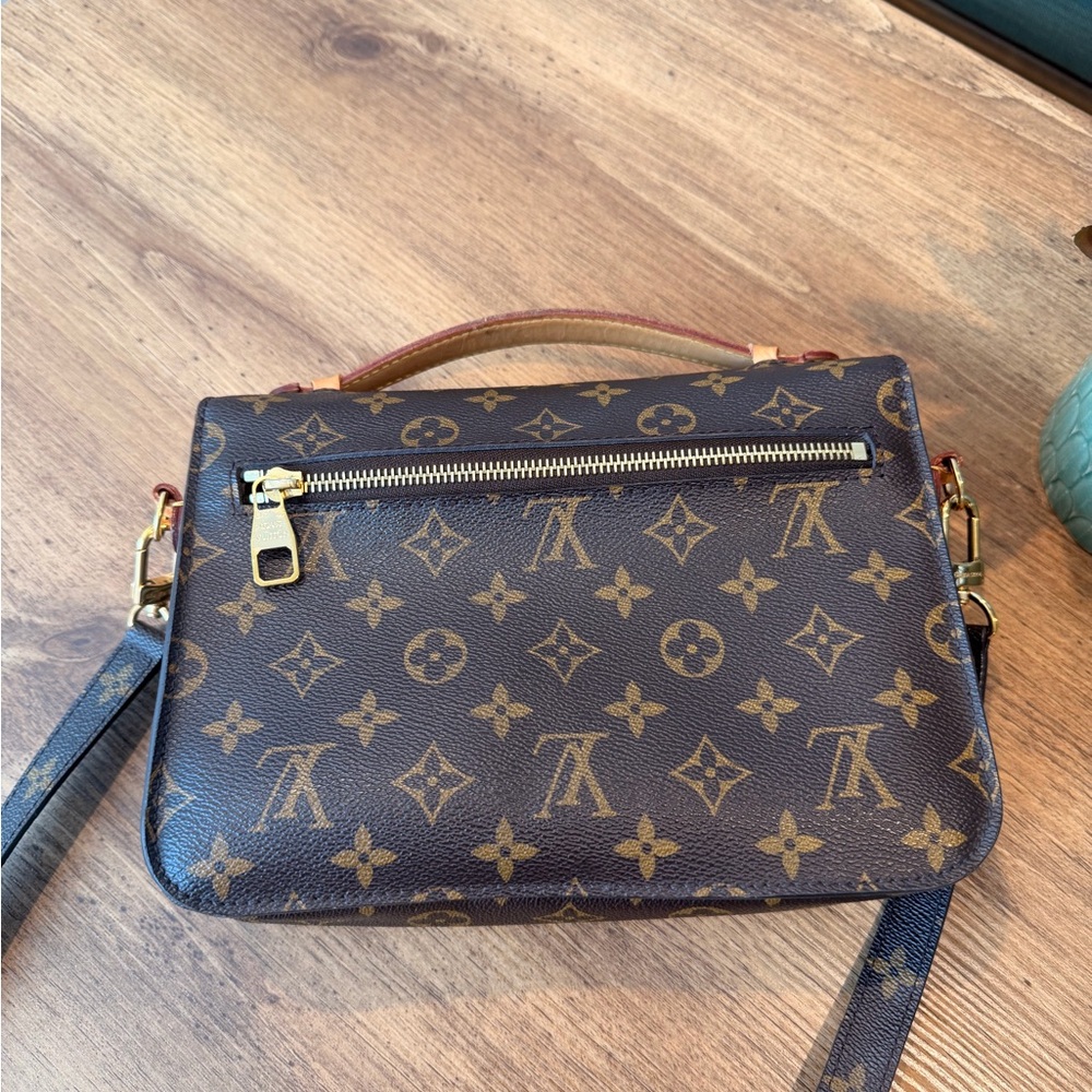 Louis Vuitton Brown Monogram Handbag - Picture 7 of 10